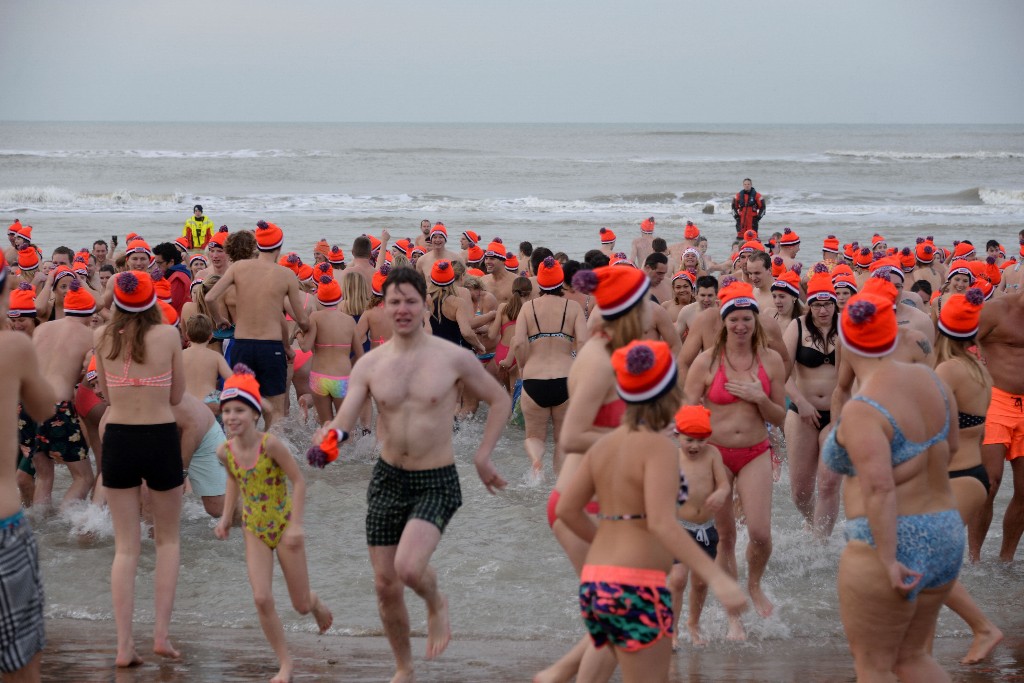 ../Images/Nieuwjaarsduik Nederzandt 2016 068.jpg